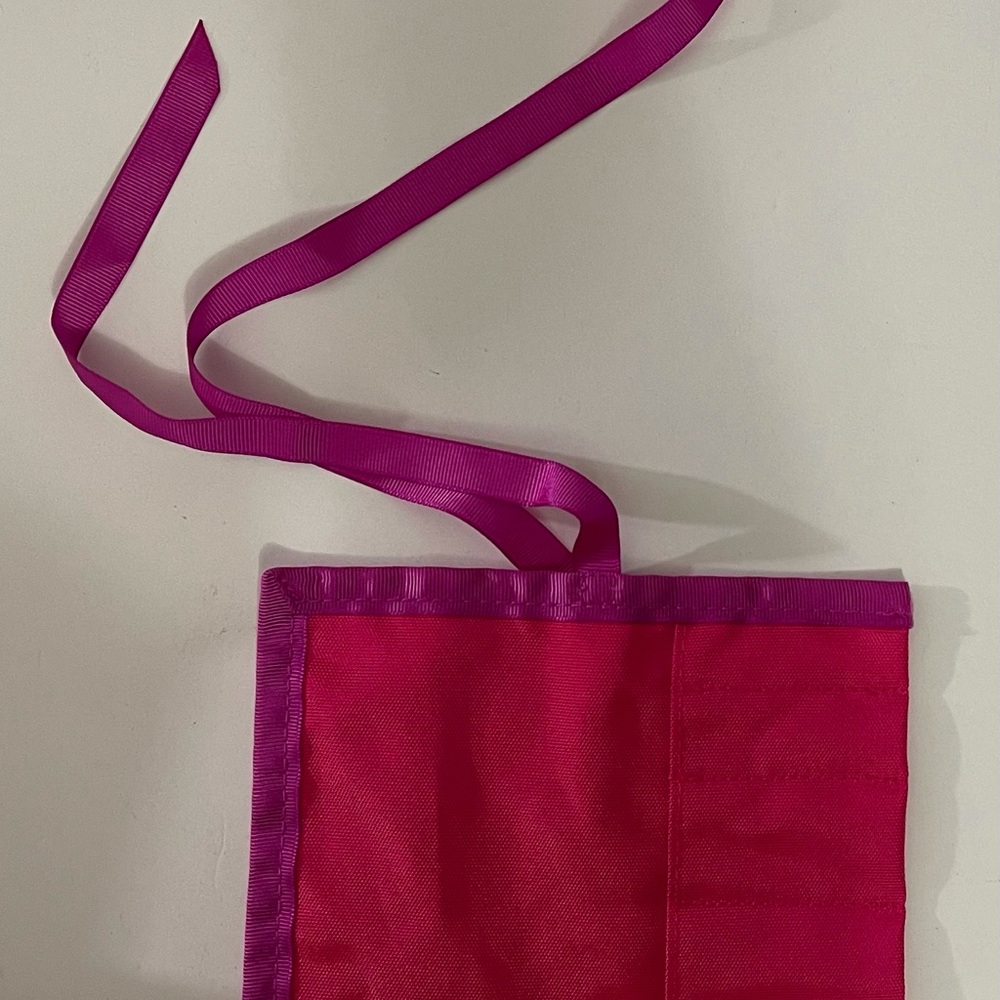 Clinique Pink Hanging Cosmetic case with pockets NEW Unused